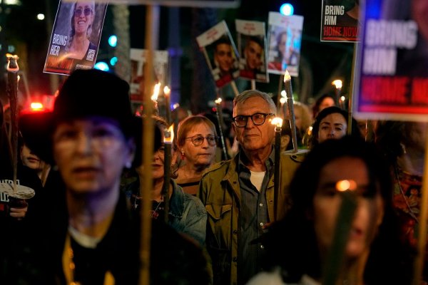 Miles de personas vuelven a concentrarse en Tel Aviv por la liberación de los rehenes