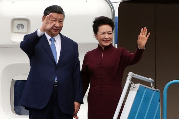 El líder de China Xi Jinping impulsa una mayor confianza con Vietnam tras el acercamiento de Hanoi a Washington