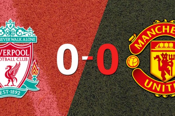 Liverpool y Manchester United igualan 0-0 en el clásico inglés