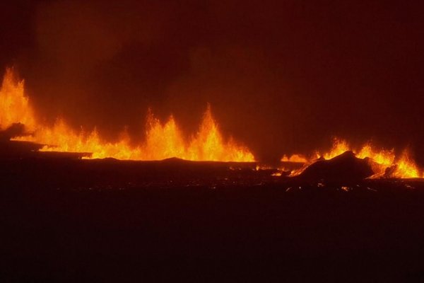 Mira la impresionante erupción de un volcán en Islandia