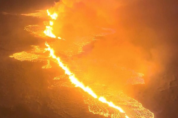 Timelapse muestra la erupción de volcán en Islandia