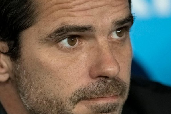 Sorpresa: Fernando Gago fue presentado como DT en un inesperado club