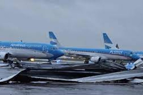 Aviones dañados durante el temporal: Aerolíneas Argentinas investiga qué pasó y culpa al Servicio Meteorológico