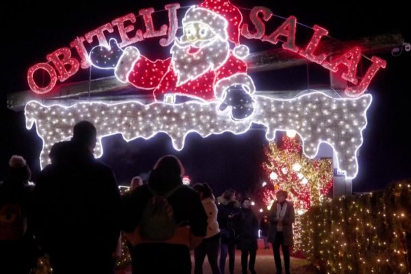 Un croata transforma su propiedad en un impresionante parque con 5 millones de luces