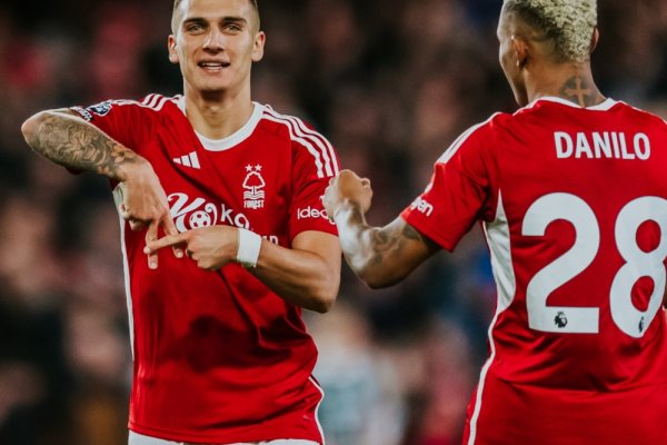 Nottingham Forest venció a Manchester United con un gol argentino