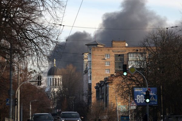 Bombardeo ruso en Kyiv deja decenas de heridos y daños en varias partes de la capital de Ucrania