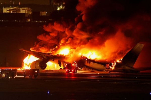 El avión de la Guardia Costera de Japón no tenía permiso para despegar antes de la colisión mortal, revela transcripción del control de tráfico aéreo