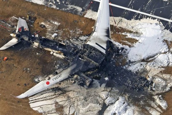 Milagro en el aeropuerto de Haneda en Tokio: los pasajeros describen el terror y el alivio después de la colisión de Japan Airlines