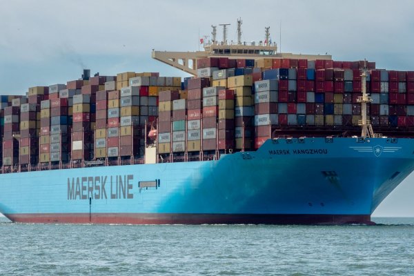 Maersk suspende transporte marítimo a través del mar Rojo 