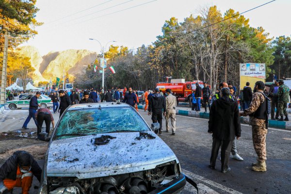 Una explosión mortal sacudió a los líderes de Irán. Mientras vuelan las acusaciones, esto es lo que debes saber