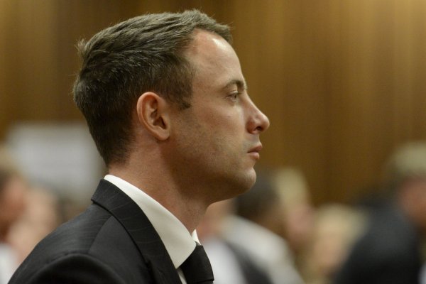 Oscar Pistorius sale de la cárcel bajo libertad condicional