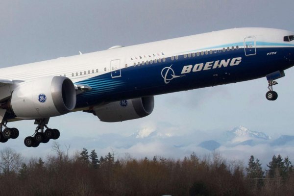 Un aterrador vuelo de 10 minutos se suma a años de problemas de Boeing: 737 Max, accidentes fatales y pérdida de reputación