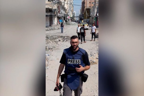 Un periodista palestino documenta los estragos de la guerra en Gaza