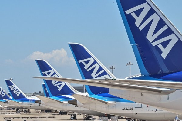 Un vuelo de la aerolínea All Nippon Airways de Japón regresa de emergencia debido a una ventana rota de la cabina