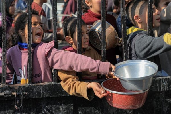 Cientos de miles de personas pasan hambre en Gaza mientras la hambruna llega a 