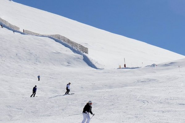 Sierra Nevada abre pistas progresivamente tras el cierre de este miércoles por los fuertes vientos