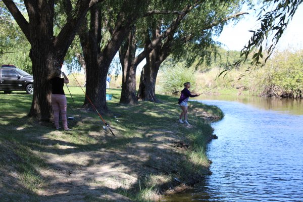 Concurso de pesca en Tapalqué y aniversario de Velloso