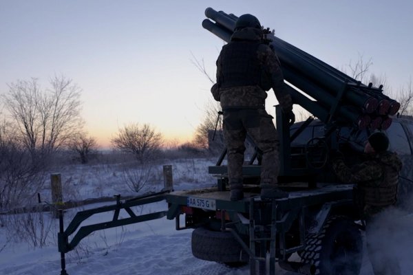 Los ucranianos recurren a armas de la era soviética ante la escasez de armamento