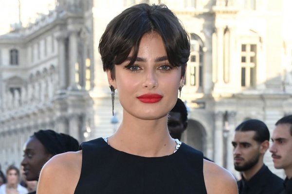 La maquilladora de Taylor Hill y Katie Holmes dice que este año será el de las cejas potentes y las pecas fake