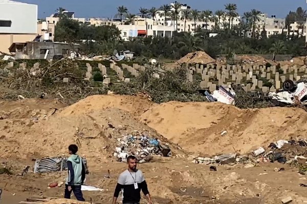 CNN fue testigo de los resultados de la destrucción de cementerios en Gaza por parte de Israel