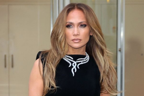 Confirmamos que no es real: el corte de pelo de Jennifer Lopez es una peluca con truco