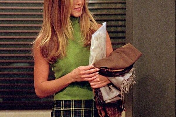 El traje de chaqueta que acaba de llegar a Zara ya estaba en el armario de Rachel Green en Friends