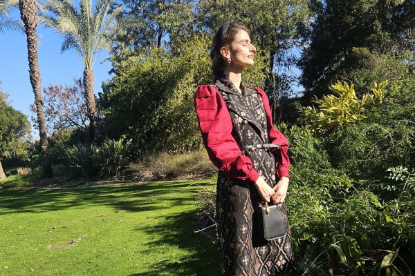 El look de invitada muy especial de Alejandra Domínguez, para una boda de invierno