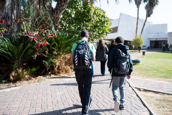 Estos adolescentes ucranianos llegaron a Israel buscando refugio de la guerra. Pero quedaron atrapados en los horrores del ataque de Hamas