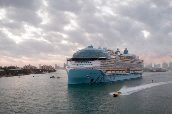 El crucero más grande del mundo zarpa por primera vez