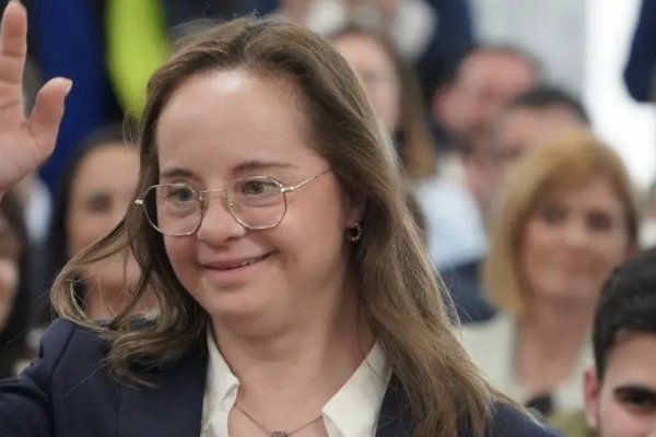 Ambición política y voluntad de romper estereotipos: así es Mar Galcerán, la primera diputada con síndrome de Down de España