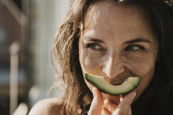 Esta es la alimentación que recomiendan los endocrinos y nutricionistas para las mujeres en la menopausia