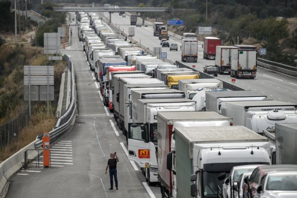 Agricultores en países europeos toman las calles para protestar por las condiciones de su trabajo