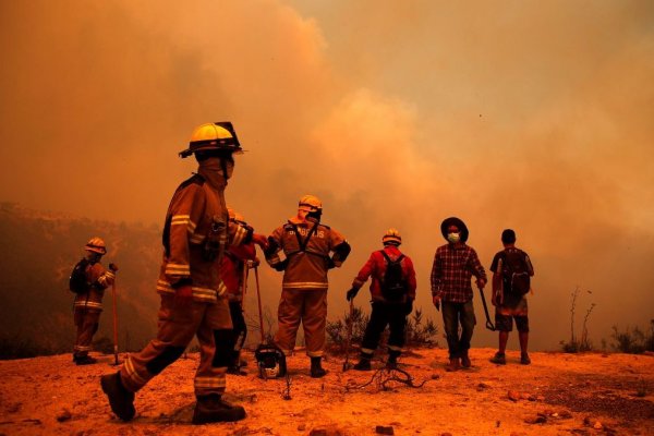 Biden ofrece la ayuda de Estados Unidos tras los devastadores incendios forestales en Chile