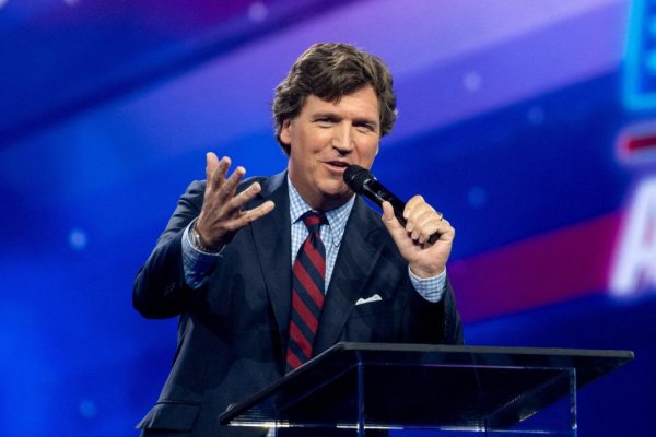 ANÁLISIS | Tucker Carlson está en Rusia para entrevistar a Putin. Ya está cumpliendo la voluntad del Kremlin