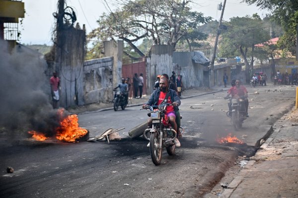 Grupos empresariales y sindicatos de República Dominicana piden a connacionales dejar Haití por violencia e inestabilidad