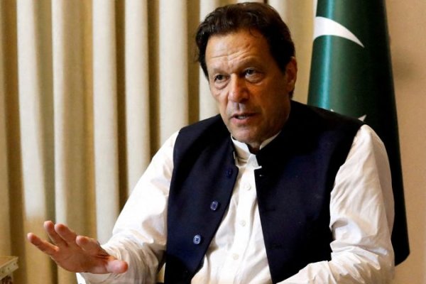 Aliados del exlíder encarcelado Imran Khan obtienen la mayoría de los escaños en las elecciones de Pakistán