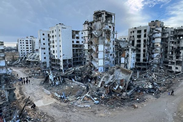 Un vistazo a la devastación en Khan Younis, la ciudad del sur de Gaza que alguna vez fue un refugio seguro para los desplazados