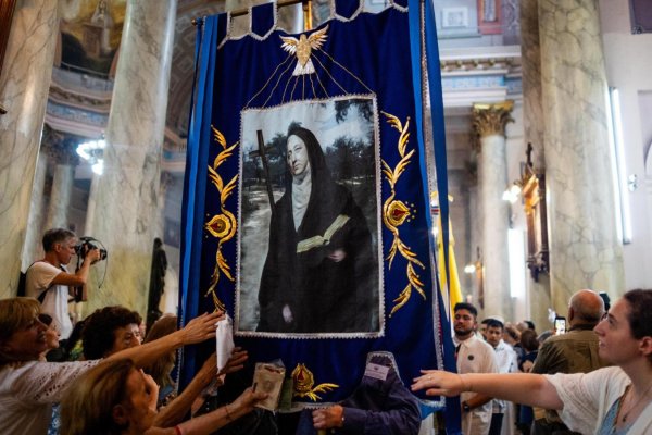 Mama Antula, la primera santa argentina tras ceremonia de canonización