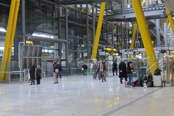 Los aeropuertos españoles cierran enero con récord histórico de pasajeros y de carga