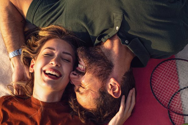 10 señales que no fallan para saber si tu pareja está comprometida contigo, por dos grandes expertos