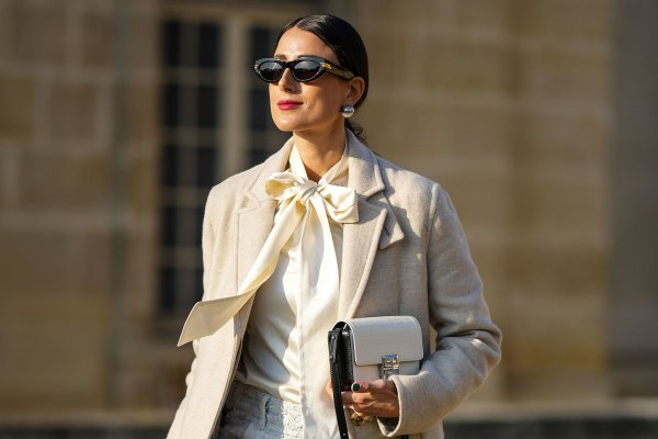 Las camisas más bonitas de la nueva temporada tienen este detalle que sofistica el look al instante