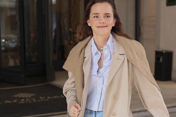 Emma Watson ha llevado en la semana de la moda de Milán el único look que necesitas para vestir bien