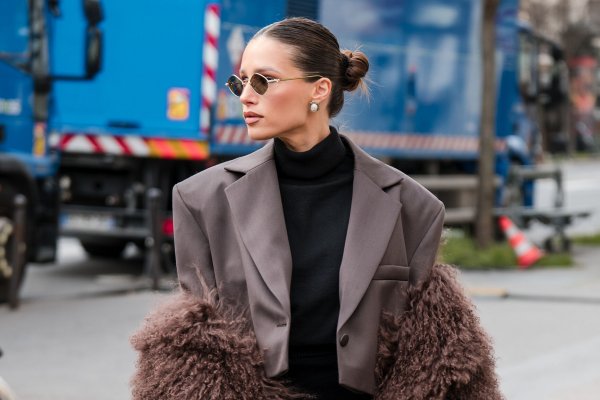 Vuelve la blazer corta de Zara en primavera y hay 4 formas de combinarla como una experta