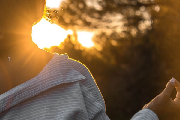 Pasar frío, comer con luz natural y otros trucos para aumentar tu vitalidad según un experto en cronobiología