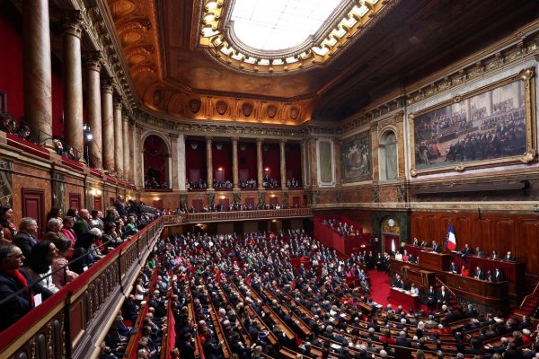 Francia se convierte en el primer país del mundo que consagra el derecho al aborto en su Constitución