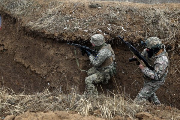 Ucrania lucha por mantener la línea ante el intenso fuego del avance ruso