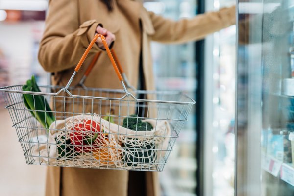 3 alimentos que los expertos en longevidad incluyen en su dieta diaria (una taza, dos puñados y una ración de...)