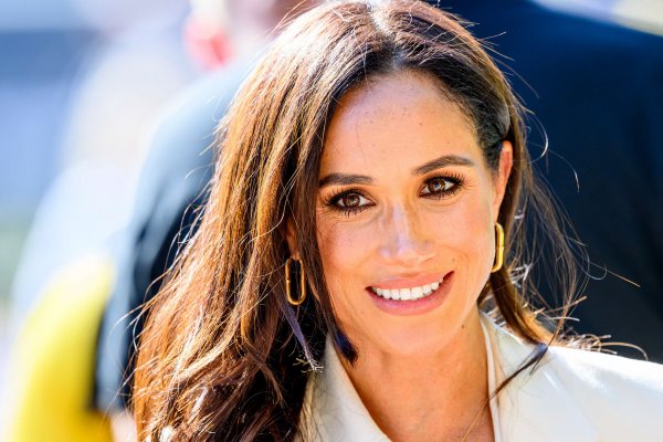 Los vaqueros de Meghan Markle tienen el color y la forma favorita de las expertas en moda esta primavera