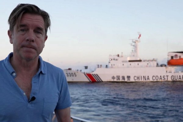 Exclusiva: CNN presencia la confrontación entre naves de Filipinas y de China