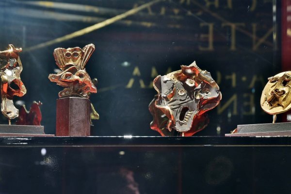 Roban esculturas de oro valoradas en más de US$ 1,3 millones de una exposición de arte italiana